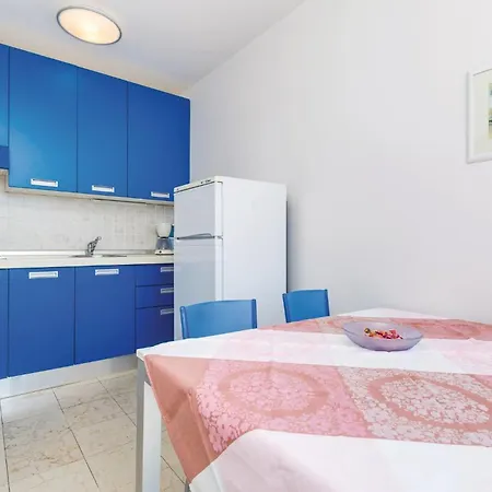Apartment Gorgeous In Barbat With Wifi *