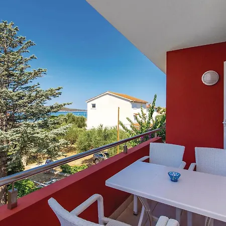 Apartment Gorgeous In Barbat With Wifi
